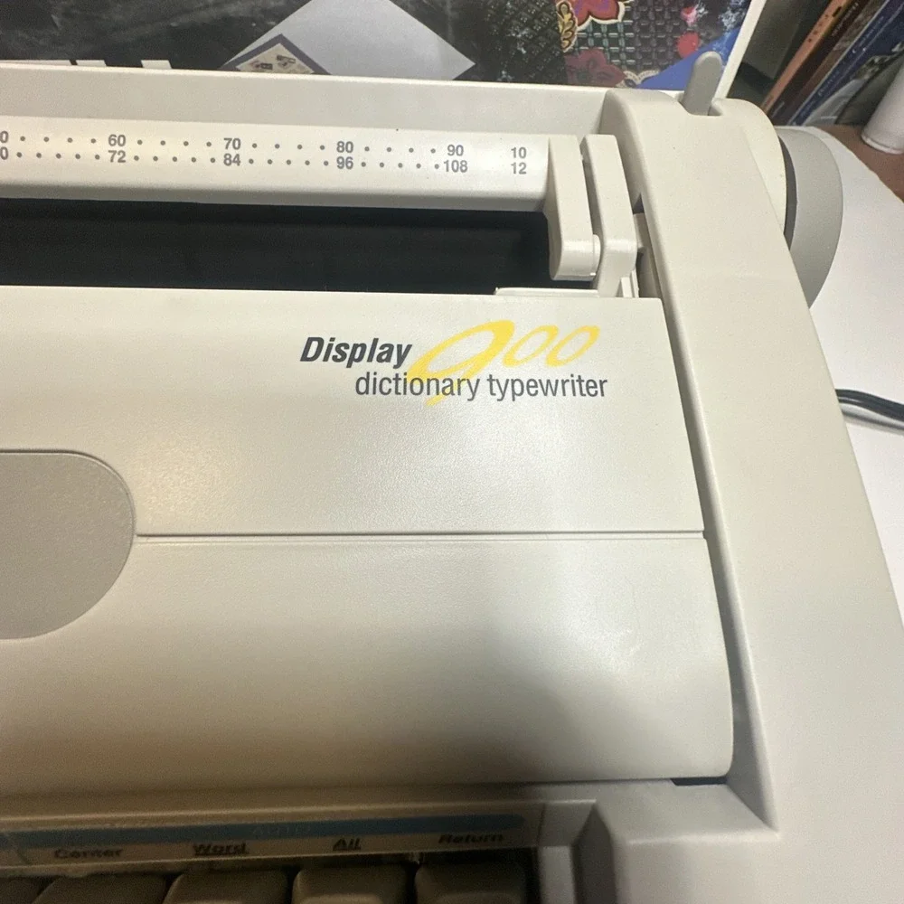 The Display 900 Dictionary Typewriter Vintage Smith Corona Compact Tested NA3HH